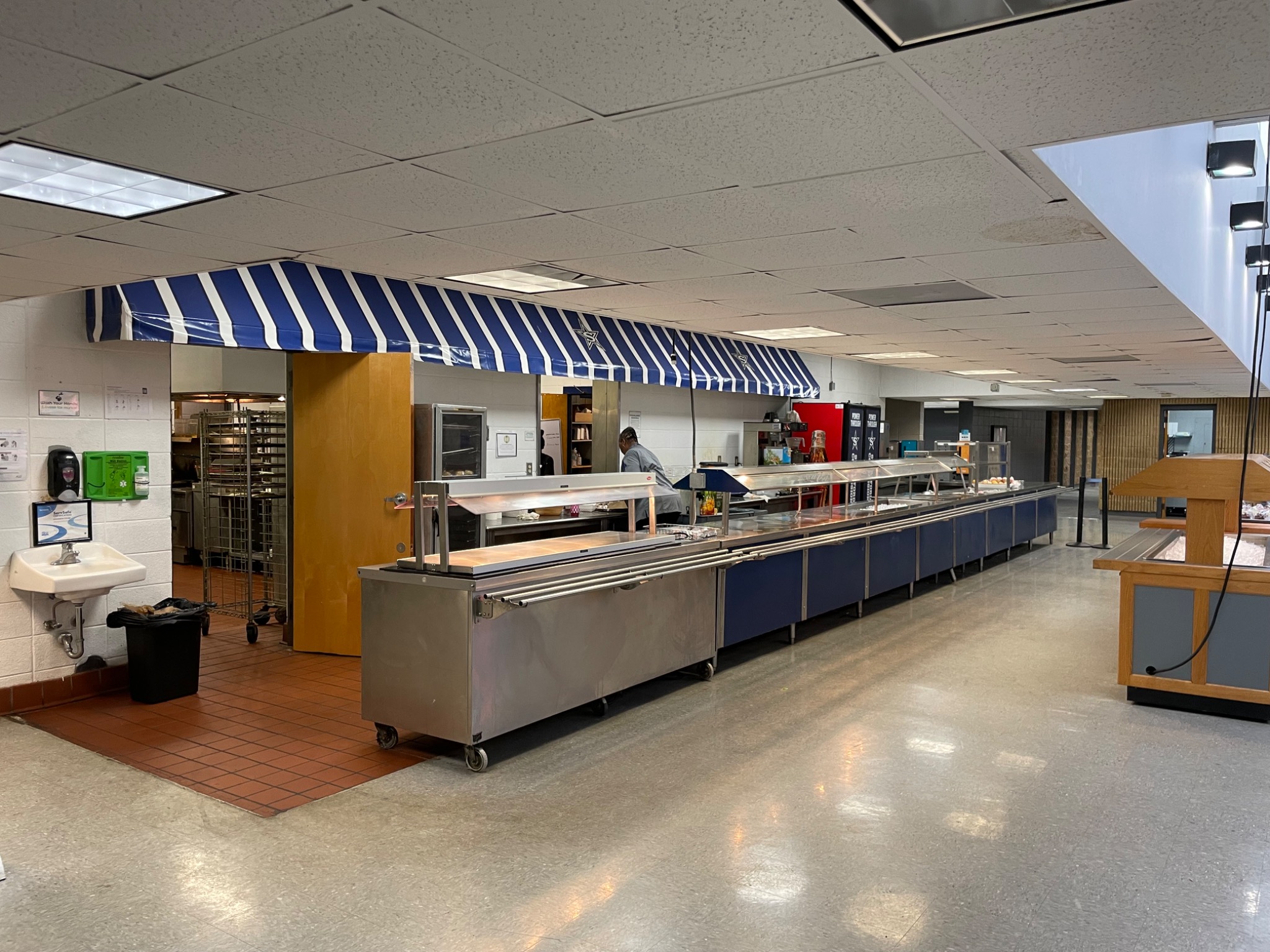 Stratford Academy servery before renovation